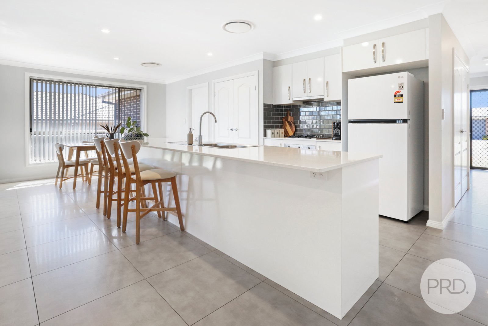 6 Galloway Place TAMWORTH 8