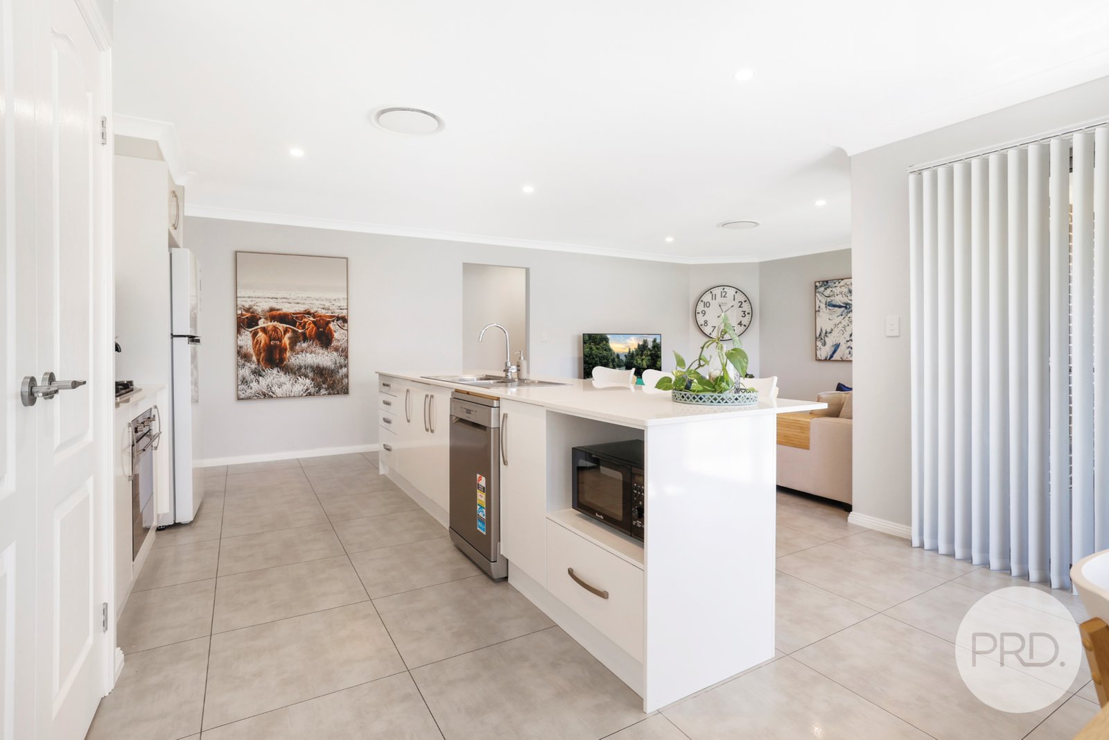 6 Galloway Place TAMWORTH 10