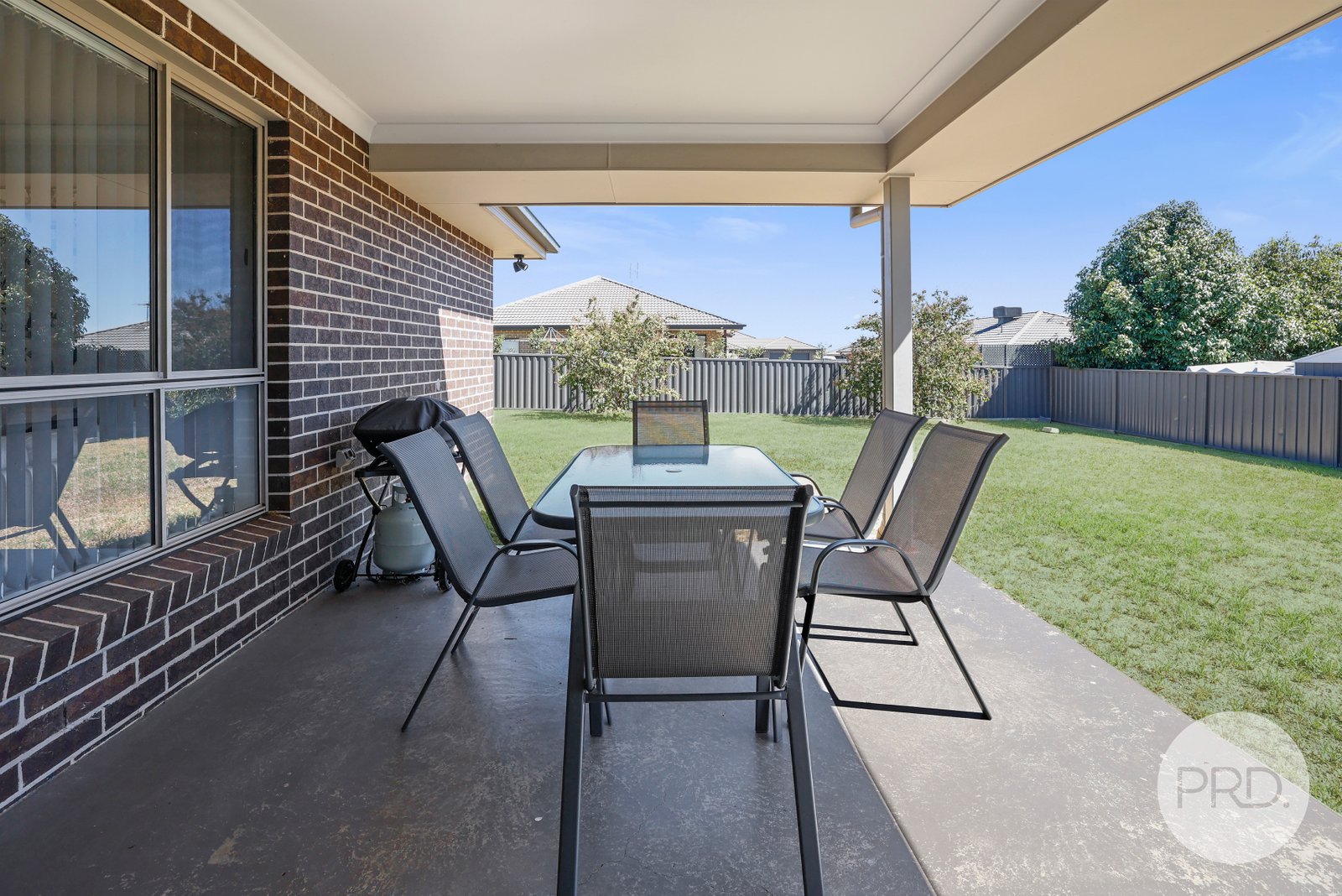 6 Galloway Place TAMWORTH 19