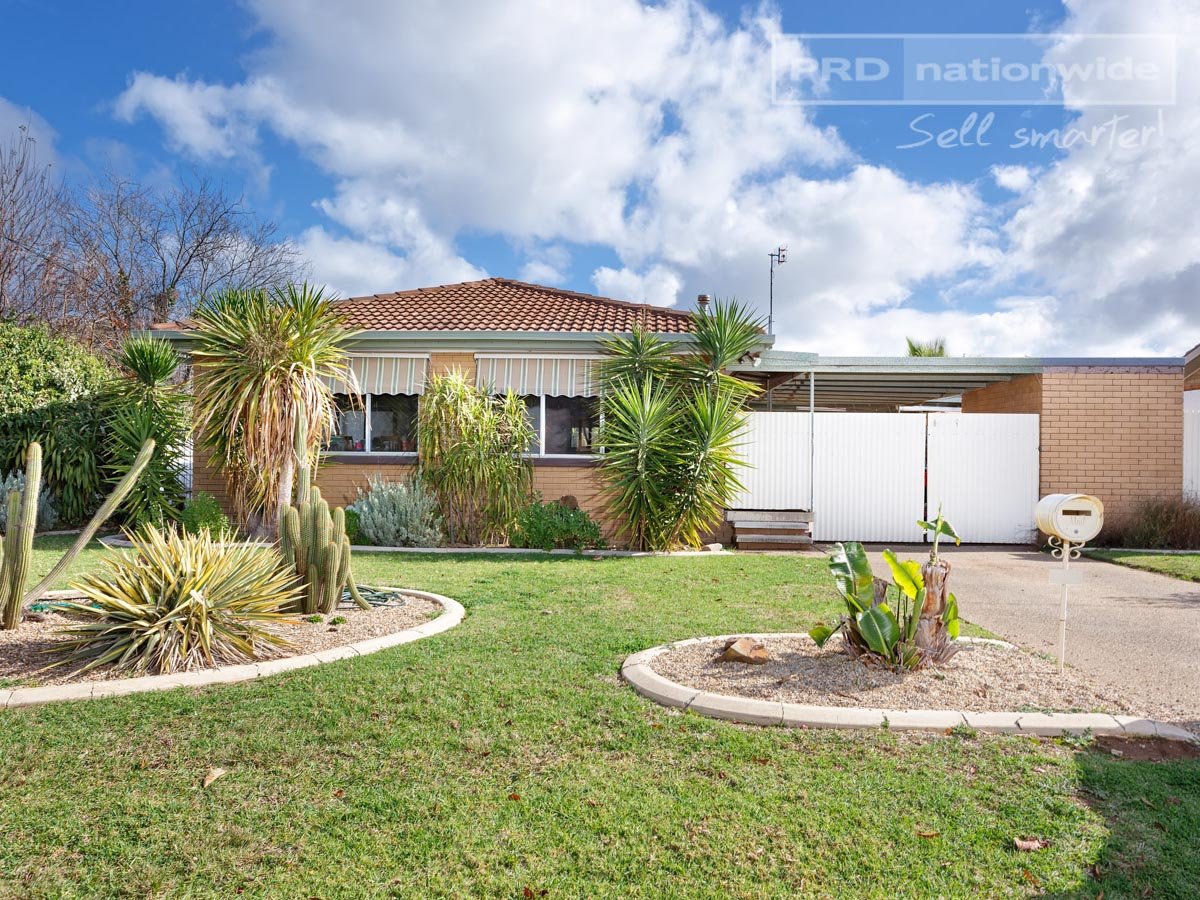 6 Geneva Crescent LAKE ALBERT 1