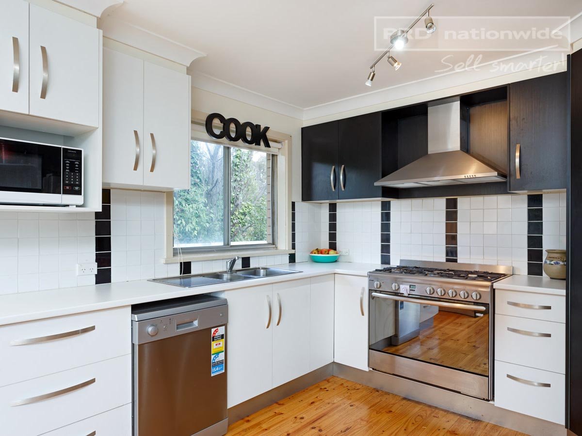 6 Geneva Crescent LAKE ALBERT 3