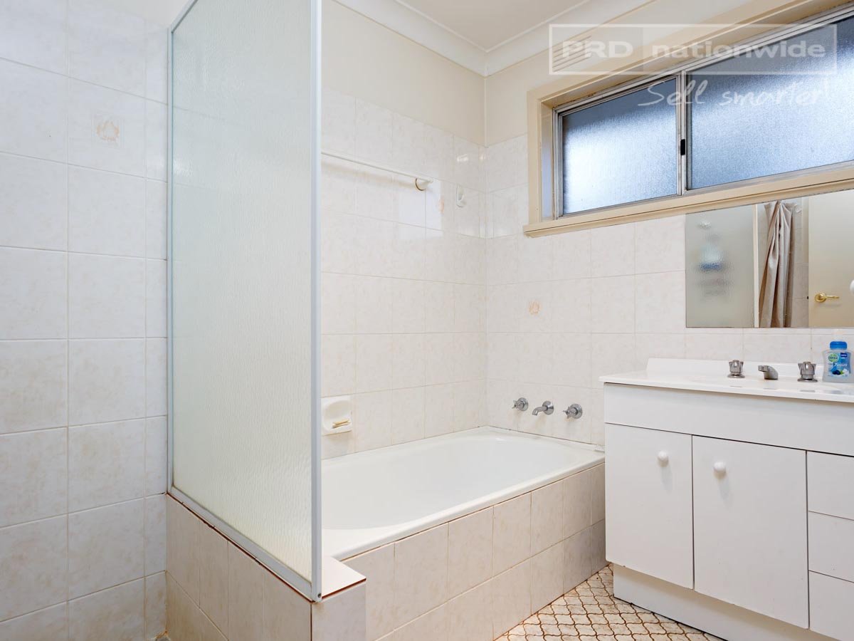 6 Geneva Crescent LAKE ALBERT 4