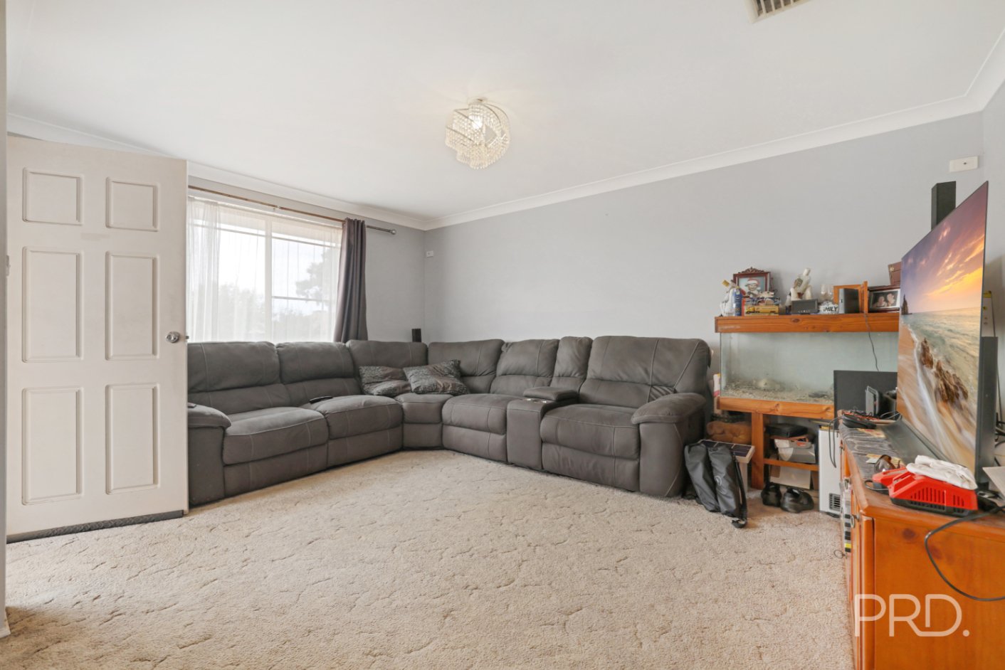 6 Giles Place TAMWORTH 4