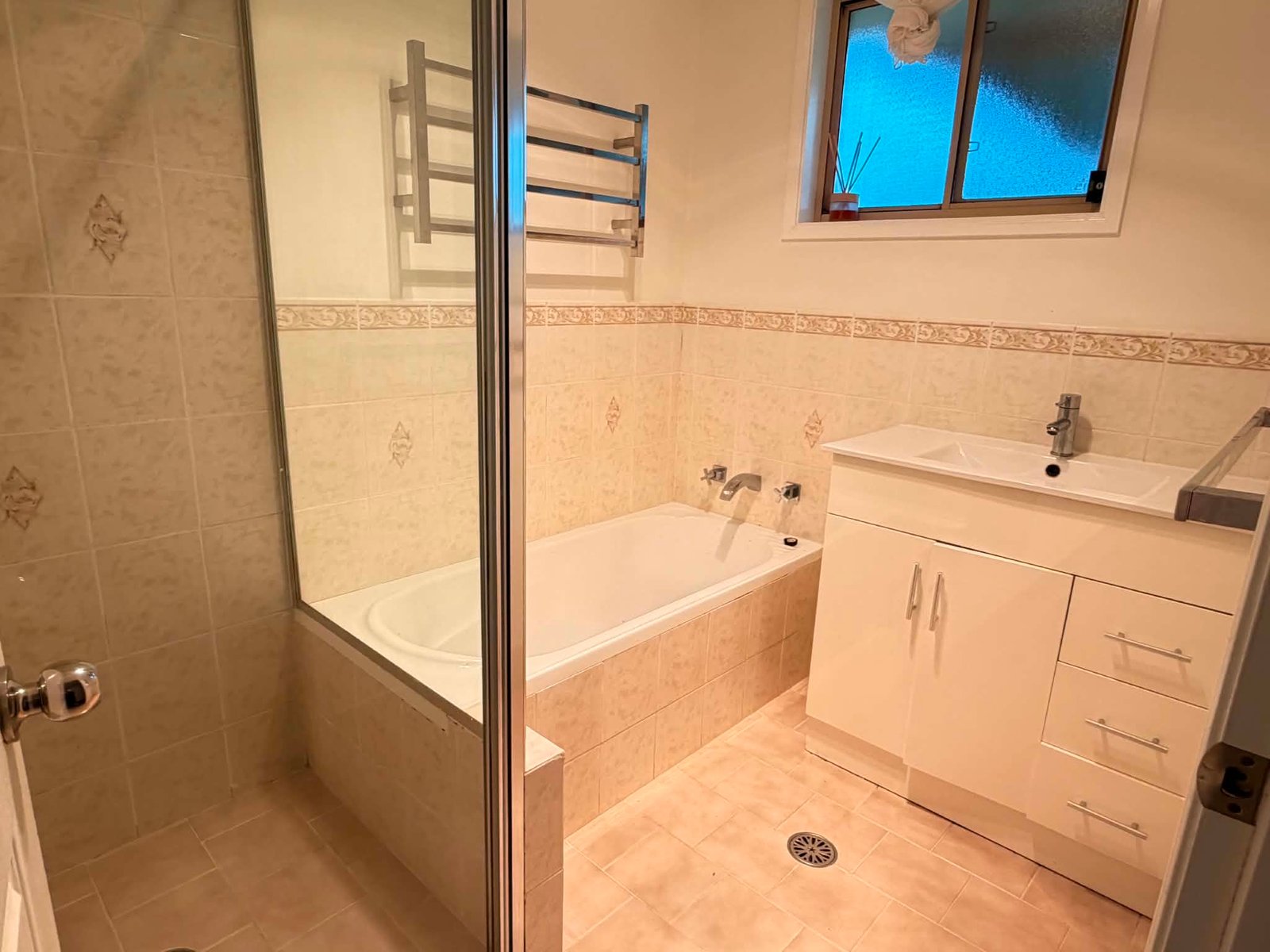 6 Giles Place TAMWORTH 9