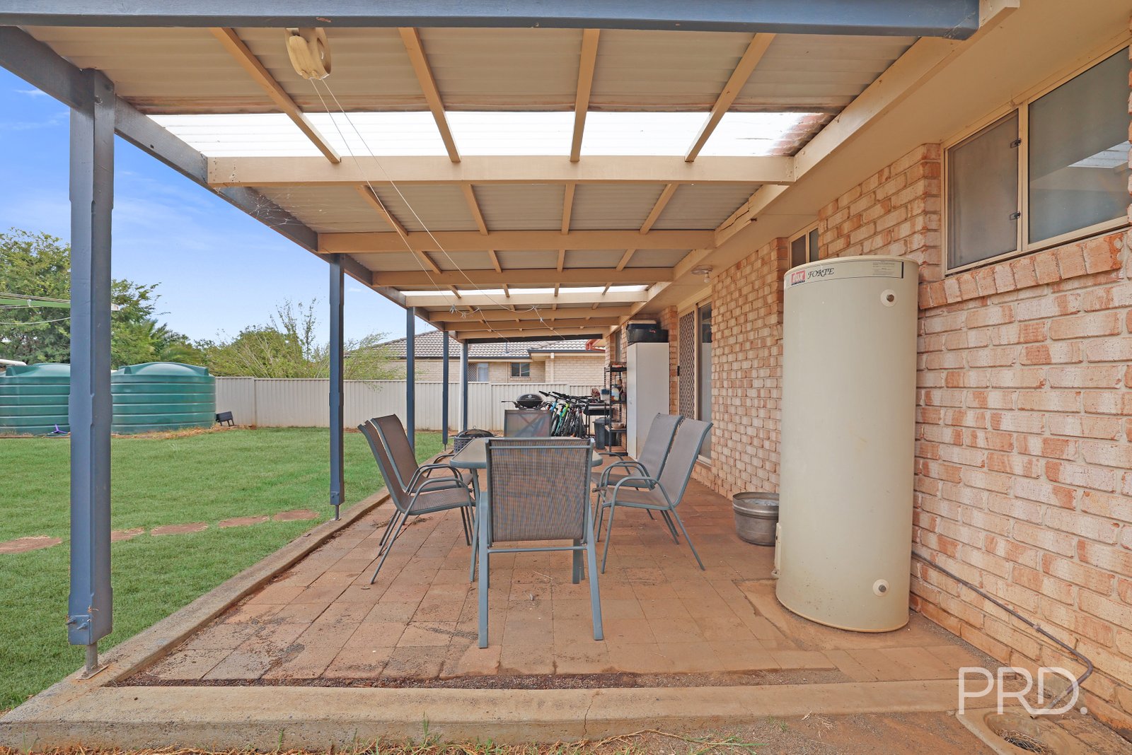 6 Giles Place TAMWORTH 10