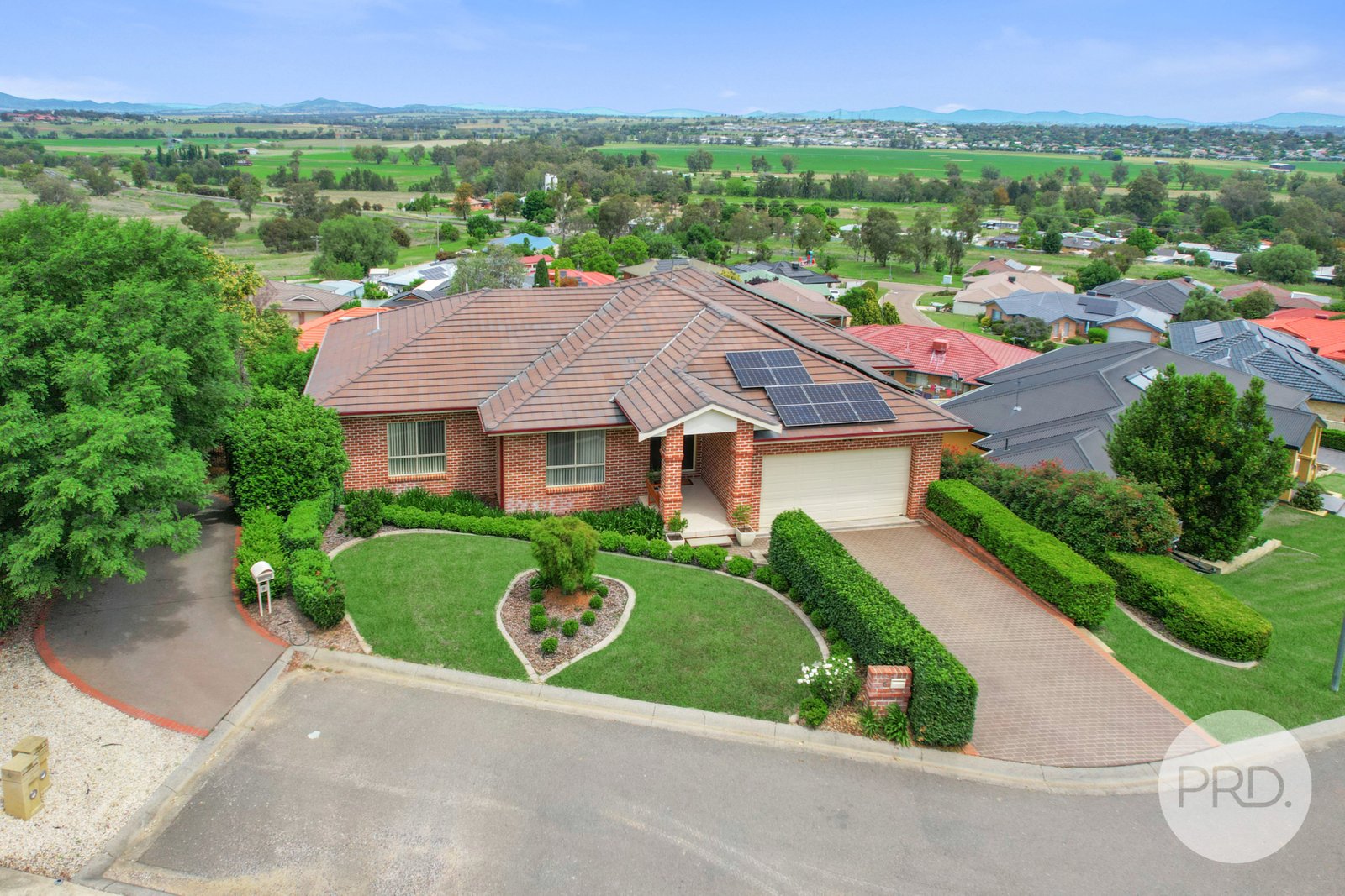 6 Glenview Place TAMWORTH 3