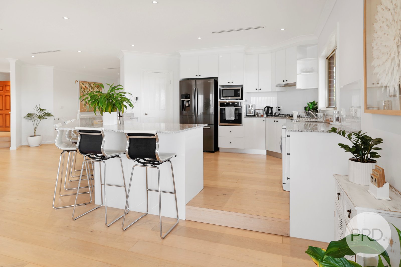 6 Glenview Place TAMWORTH 10