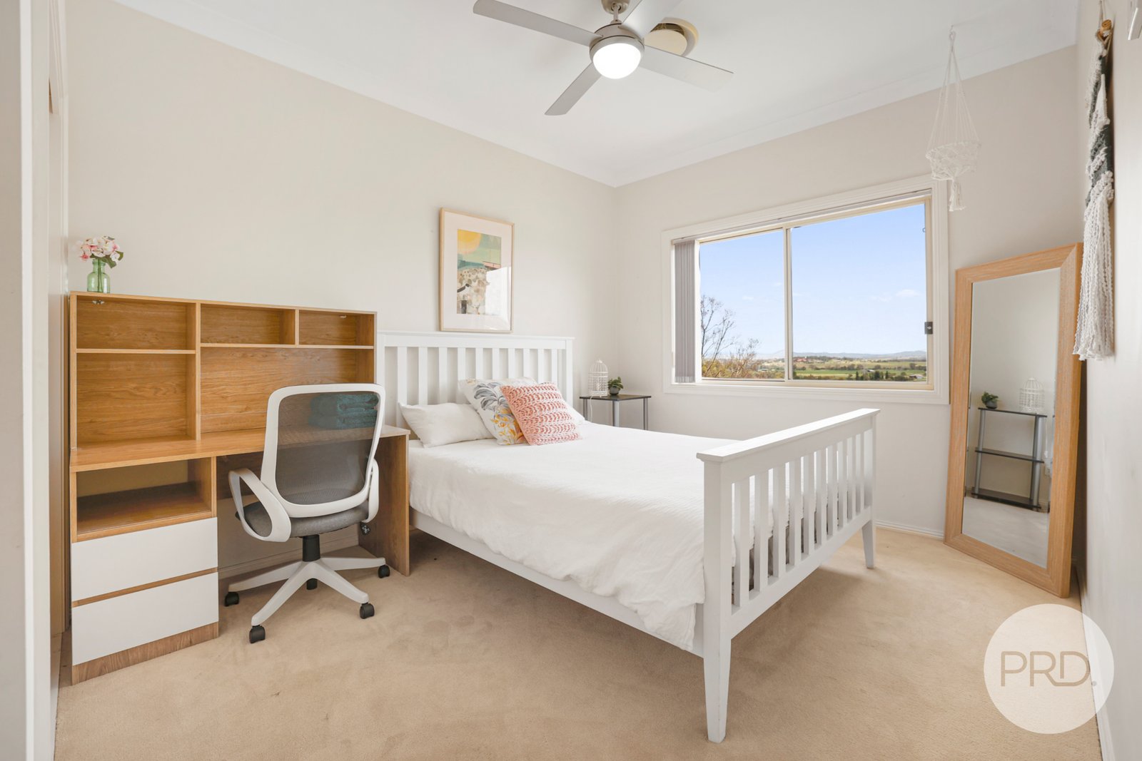6 Glenview Place TAMWORTH 17