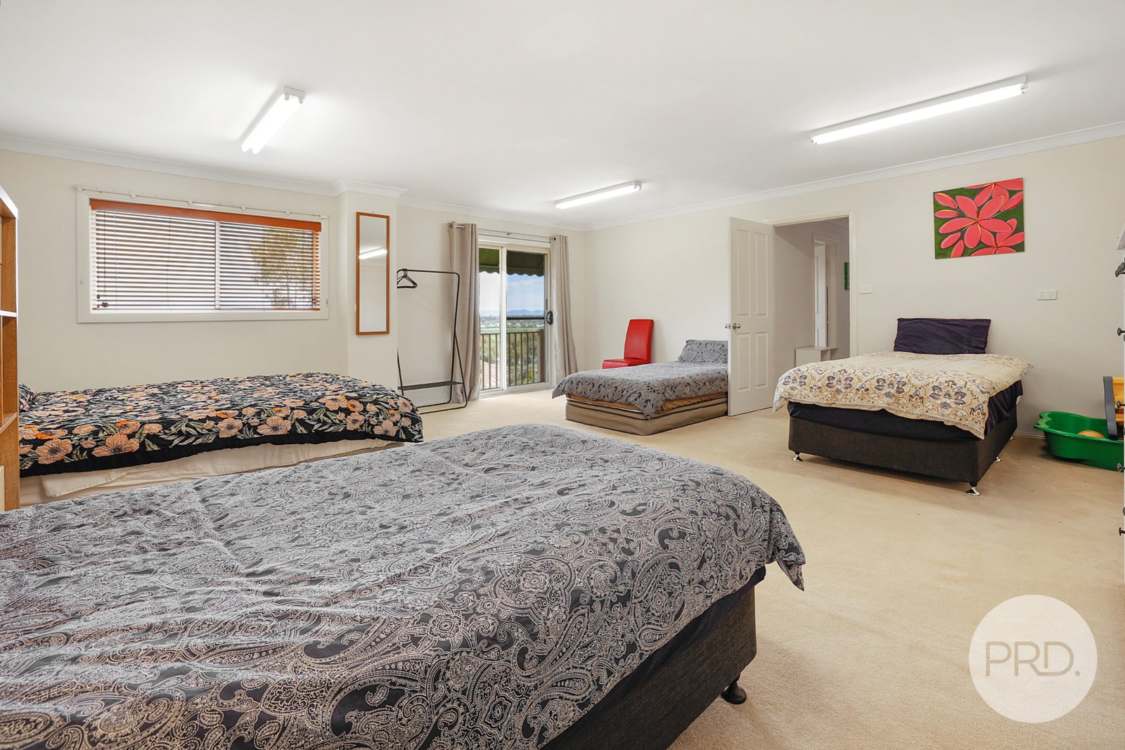 6 Glenview Place TAMWORTH 23