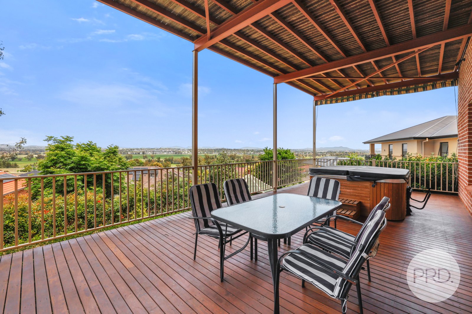 6 Glenview Place TAMWORTH 24