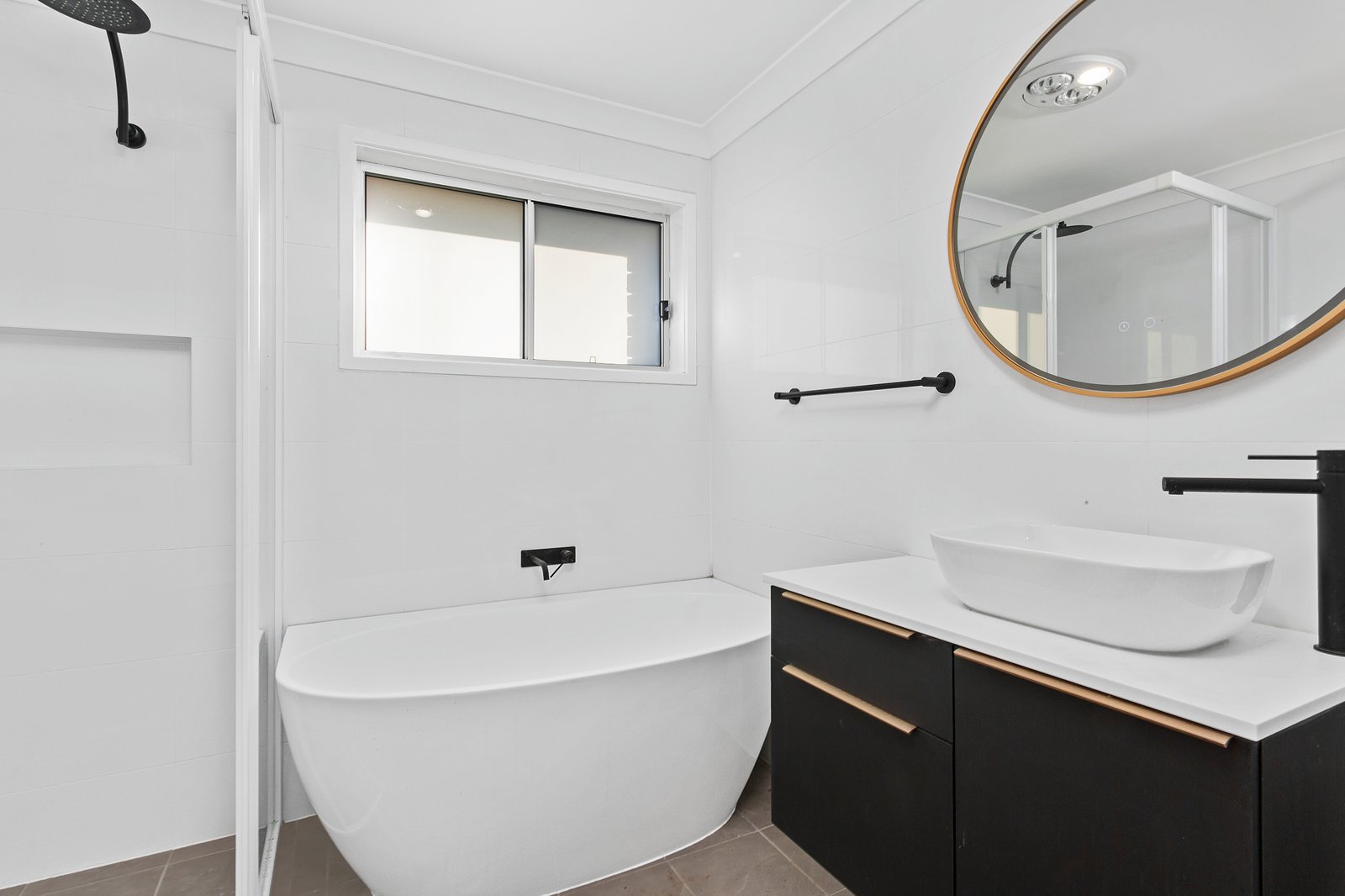 6 Glenview St  DAPTO 3