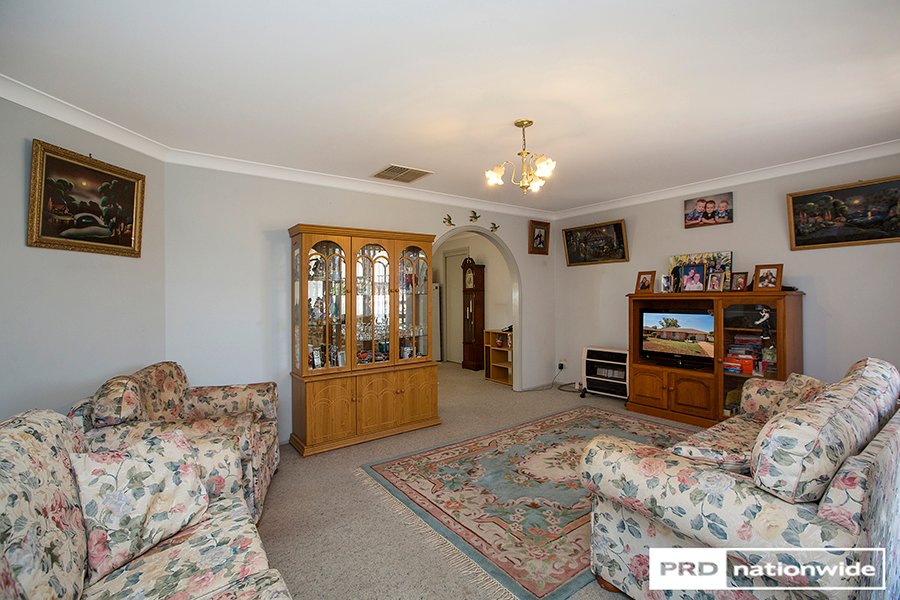 6 Gosse Court TAMWORTH 4
