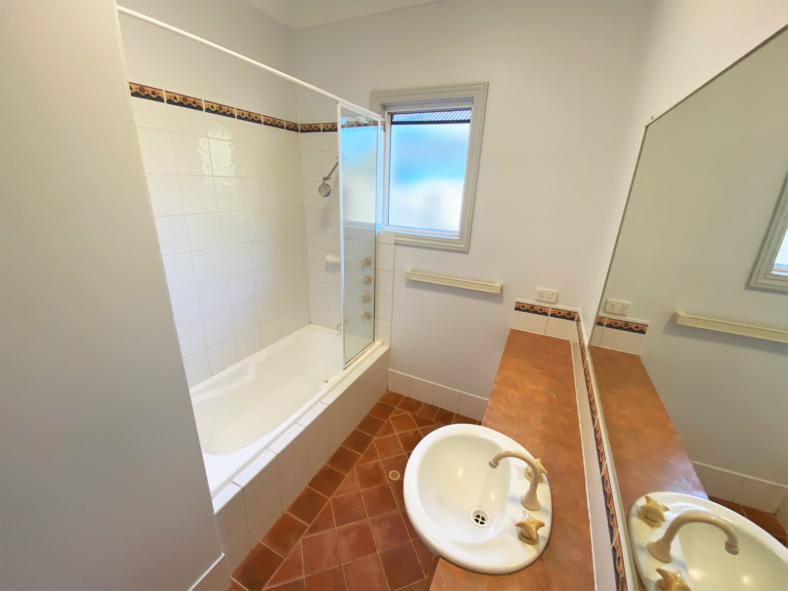 6 Greenshank Drive DJUGUN 8