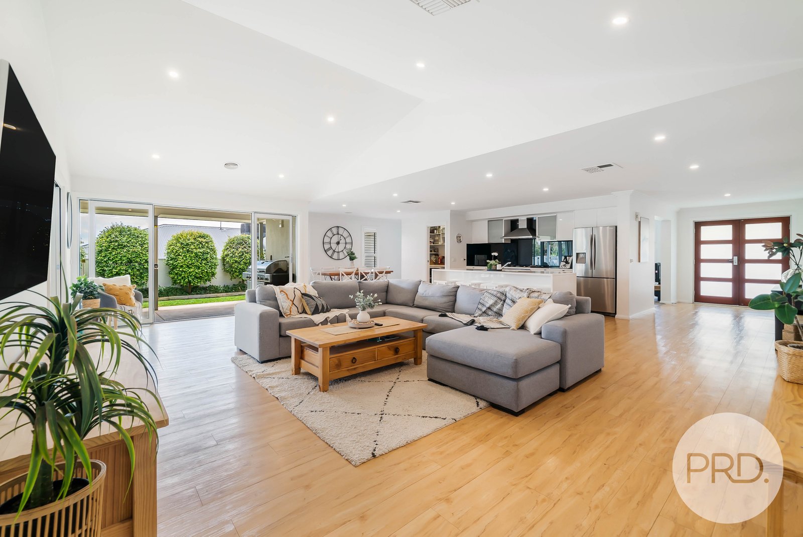 6 Greenway Street LLOYD 8