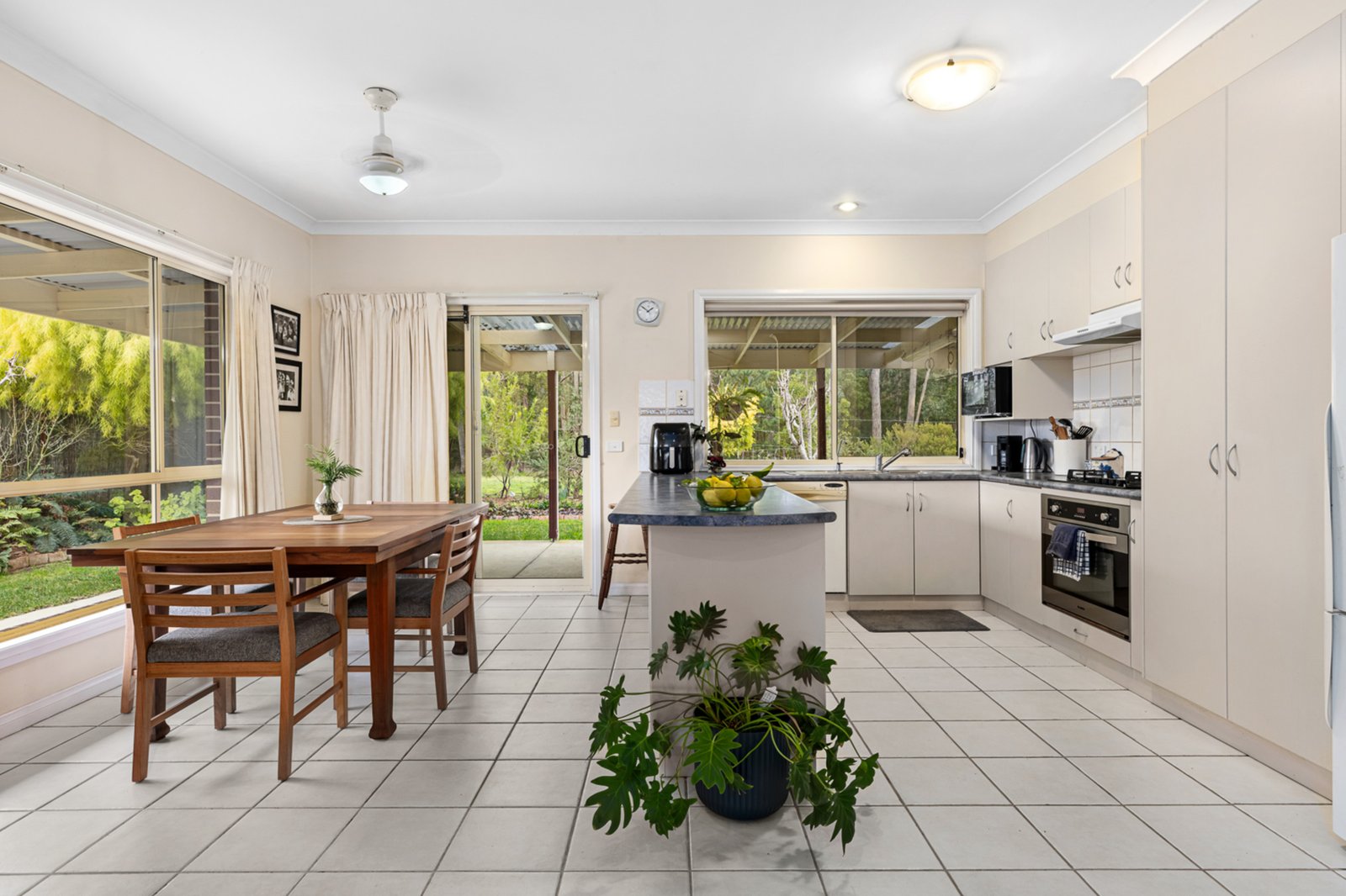 Gallery: 6 Greglyn Court