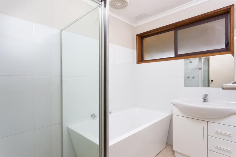 6 Gregory Crescent LAKE ALBERT 4