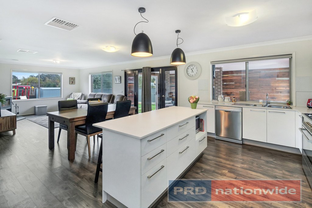 6 Hains Close BEAUFORT 12