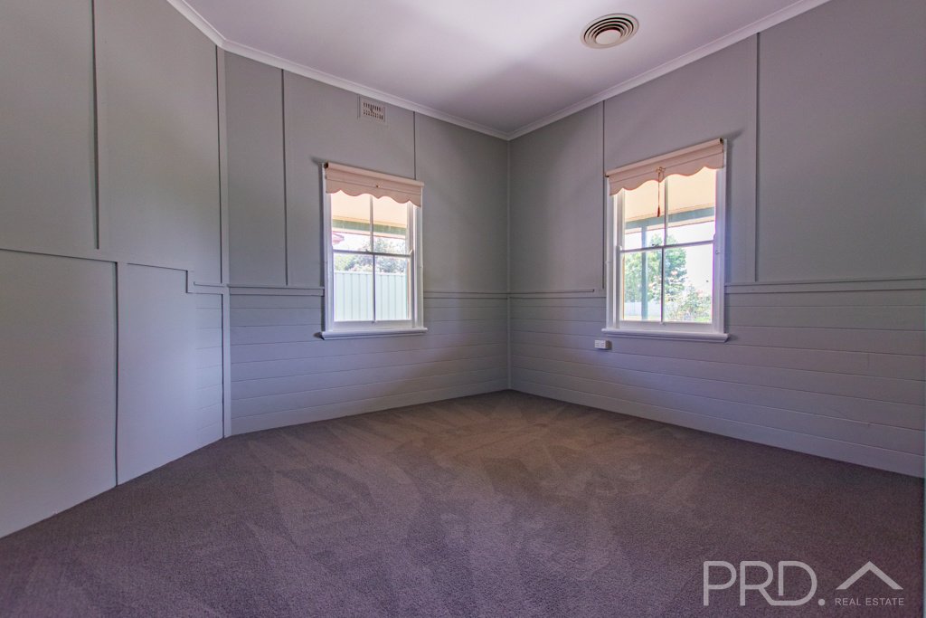 6 Herbert Street TUMUT 4