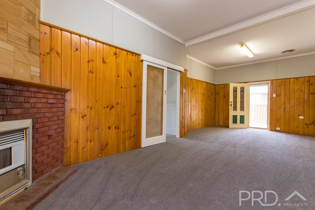6 Herbert Street TUMUT 6