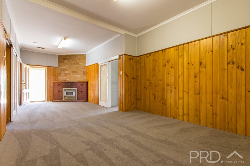 6 Herbert Street TUMUT 7