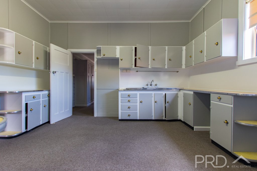 6 Herbert Street TUMUT 8