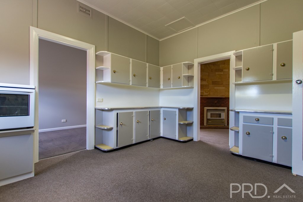 6 Herbert Street TUMUT 7