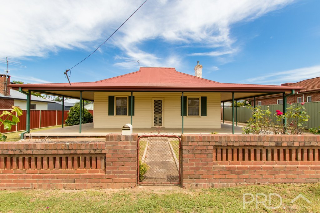 6 Herbert Street TUMUT 1