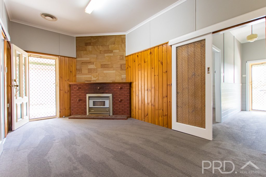 6 Herbert Street TUMUT 4