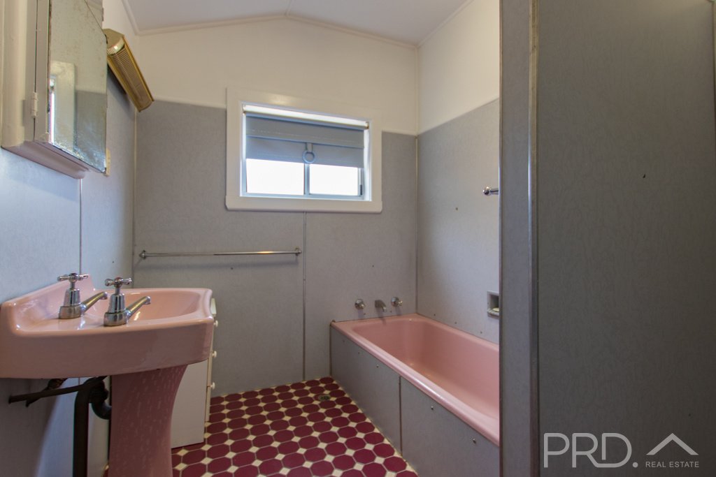 6 Herbert Street TUMUT 11