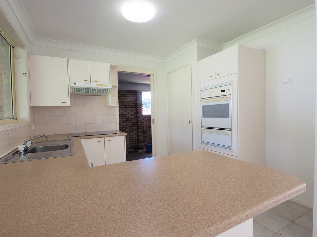 6 Hibbard Close BOAMBEE EAST 2