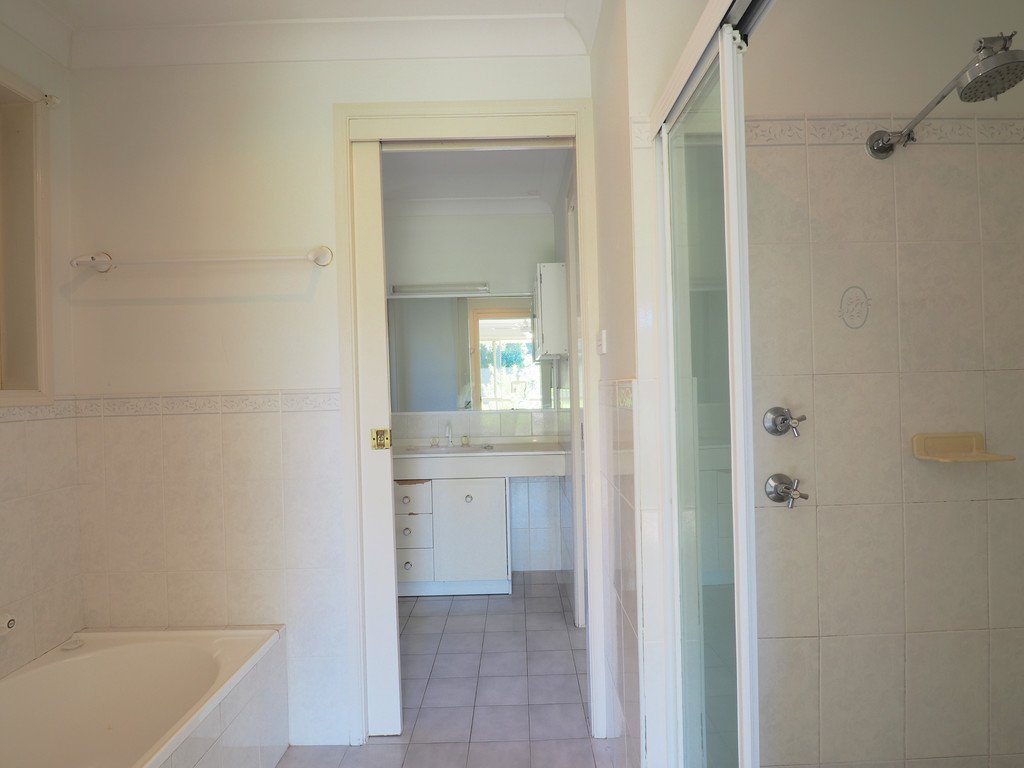 6 Hibbard Close BOAMBEE EAST 3