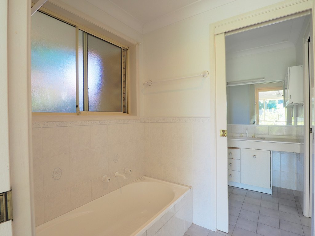 6 Hibbard Close BOAMBEE EAST 4