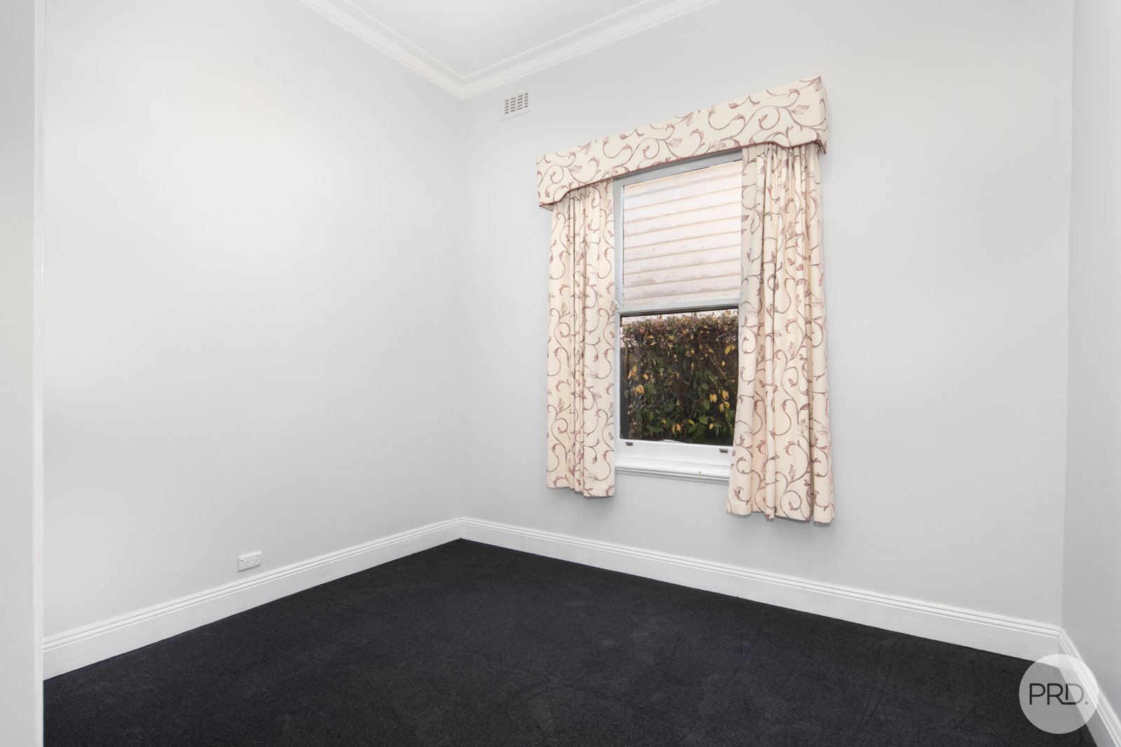 6 High Street LAKE WENDOUREE 8