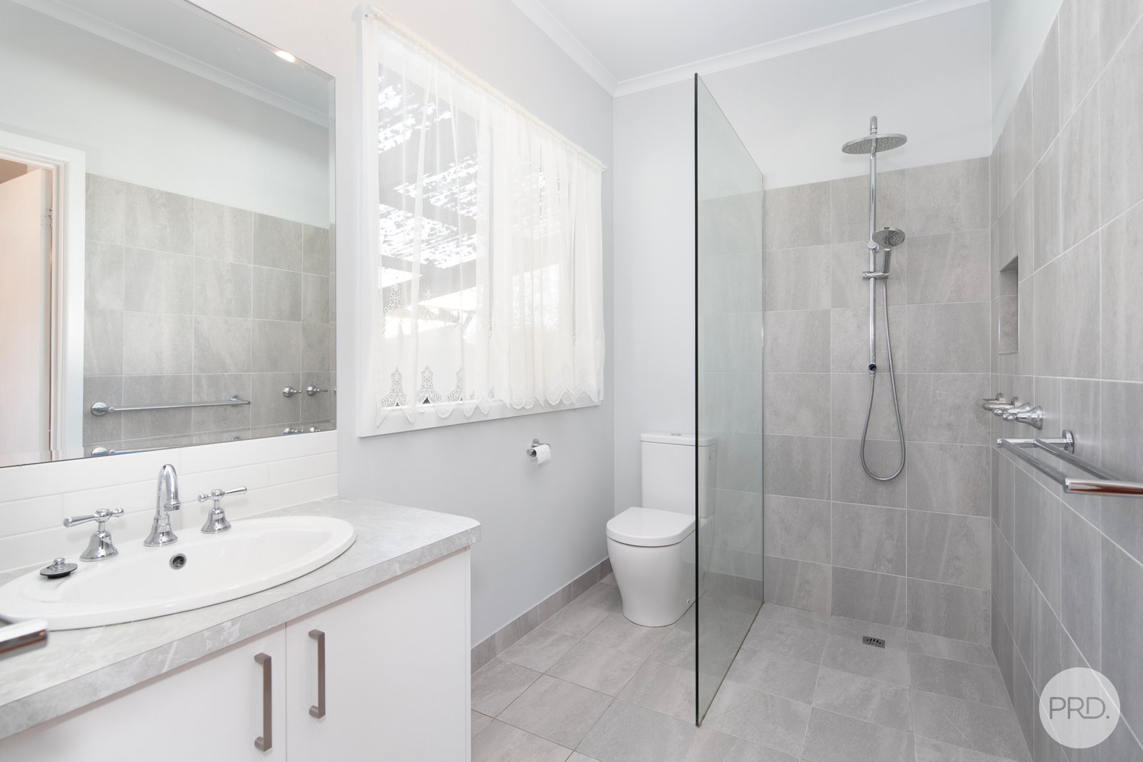 6 High Street LAKE WENDOUREE 9