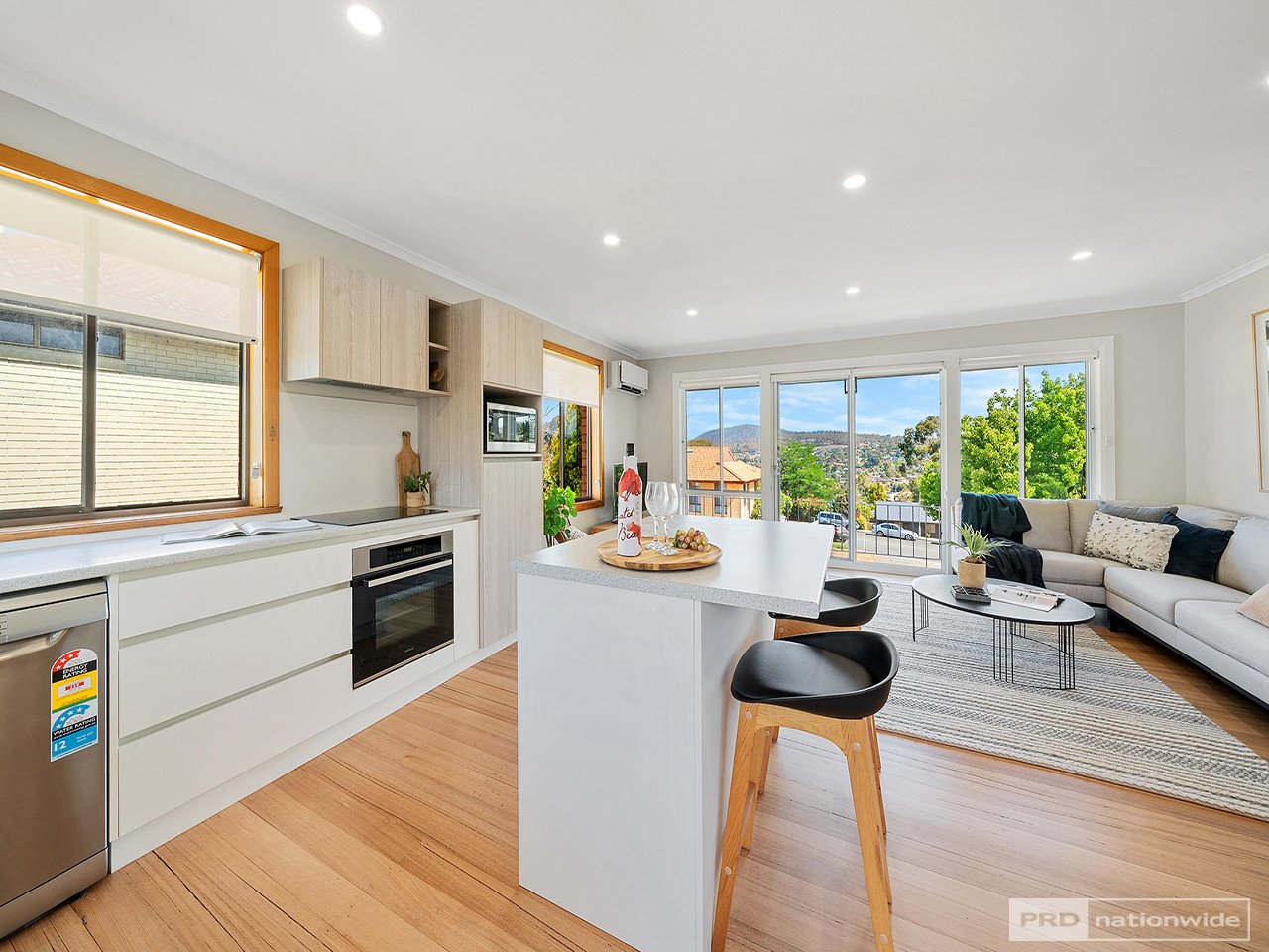 6 Hillside Drive BLACKMANS BAY 6
