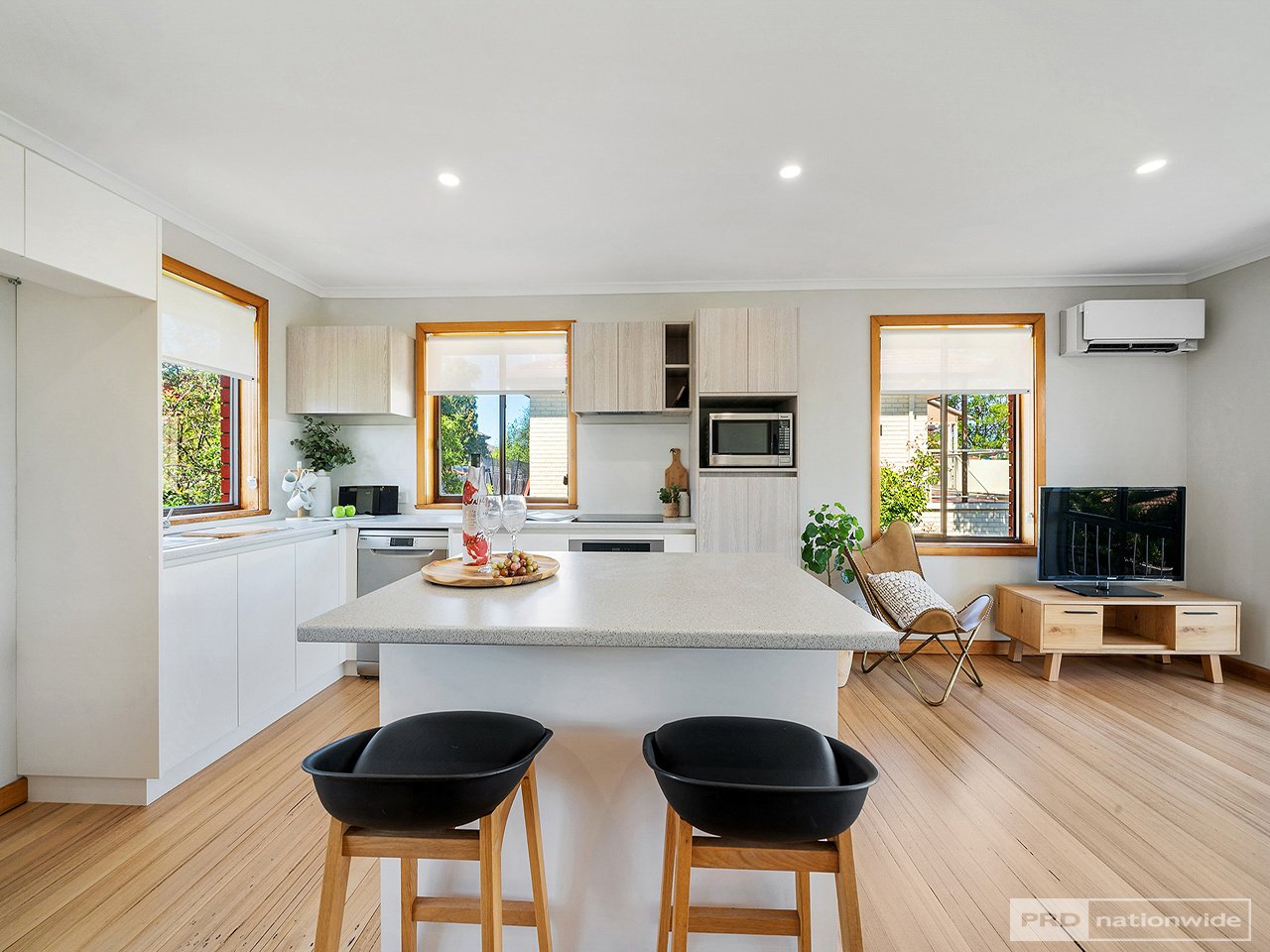 6 Hillside Drive BLACKMANS BAY 7