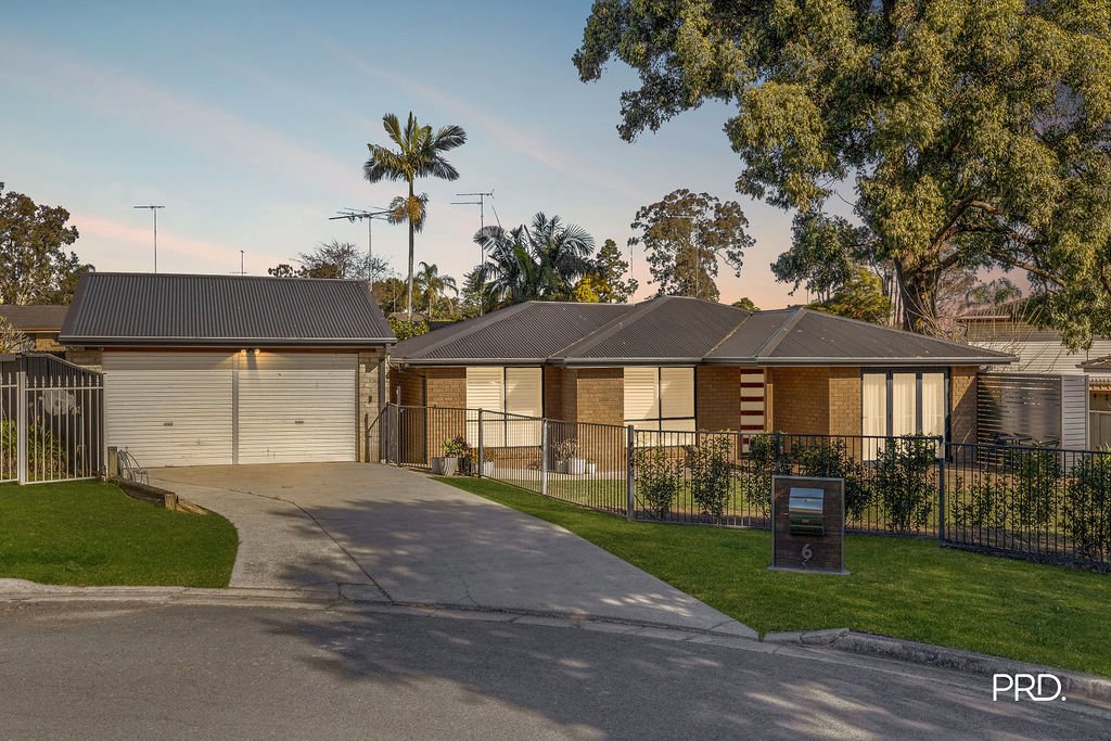 6 Hobby Close SOUTH PENRITH 1