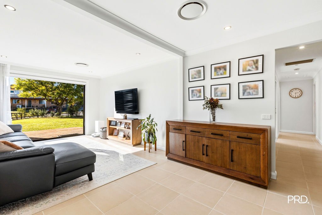 6 Hobby Close SOUTH PENRITH 3