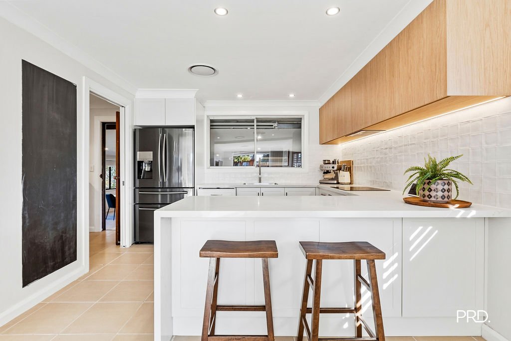 6 Hobby Close SOUTH PENRITH 5