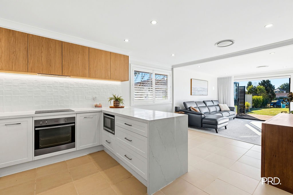 6 Hobby Close SOUTH PENRITH 8