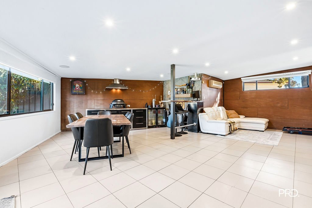 6 Hobby Close SOUTH PENRITH 9