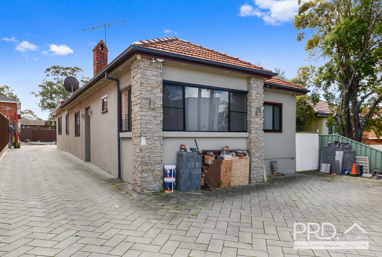 6 Hoskins Avenue BANKSTOWN 2