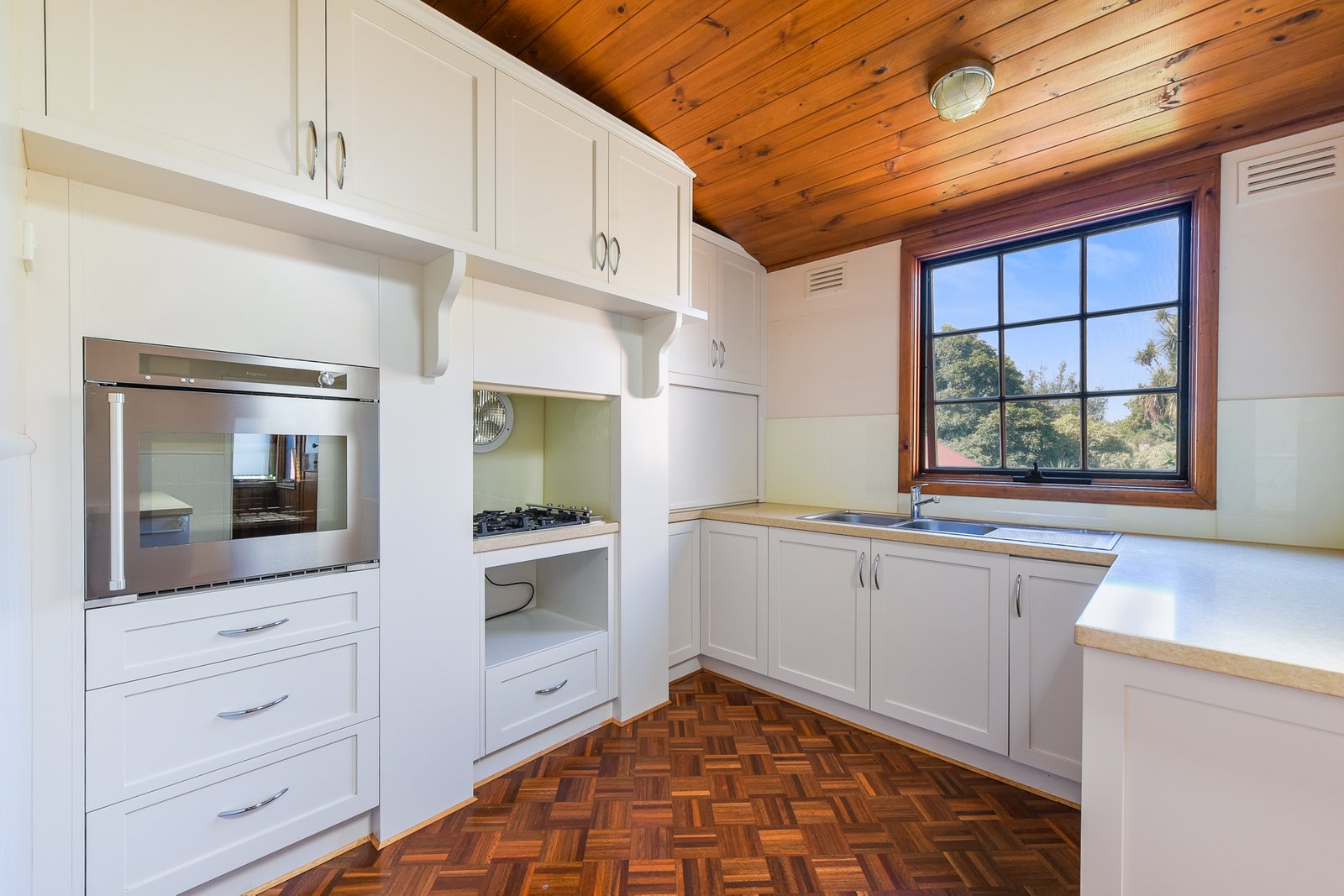 Gallery: 6 Howitt Street