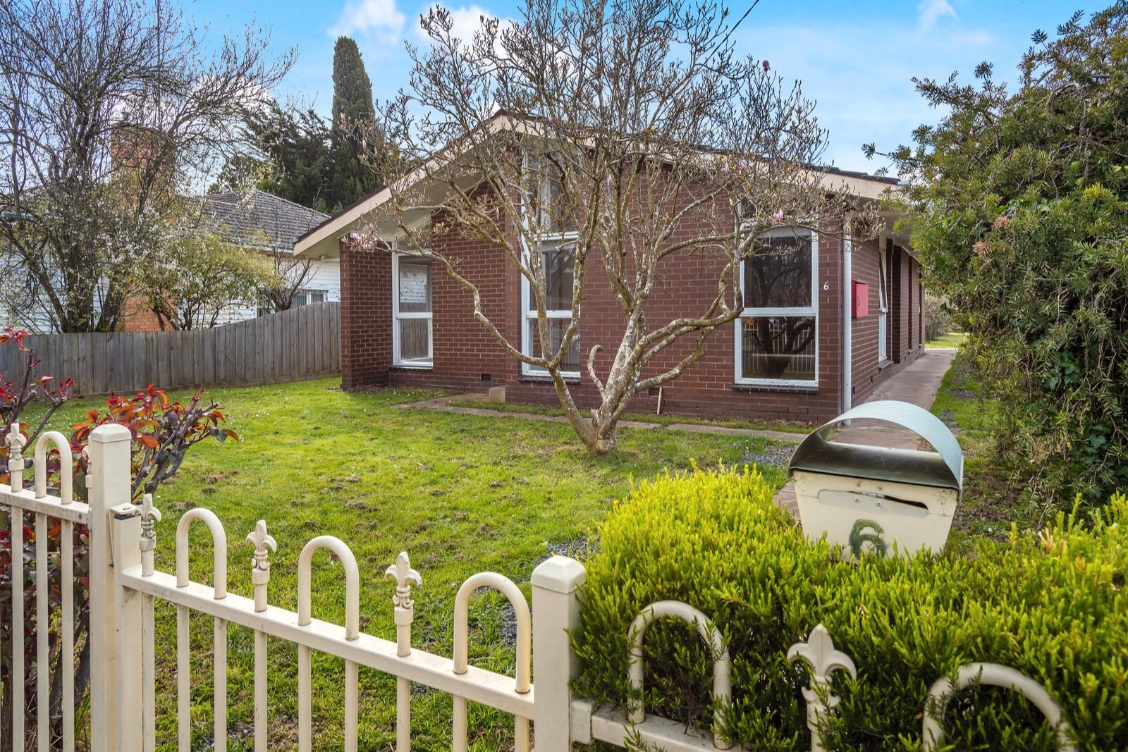 Real Estate and Property in 6 Hutton Street, Kyneton, VIC