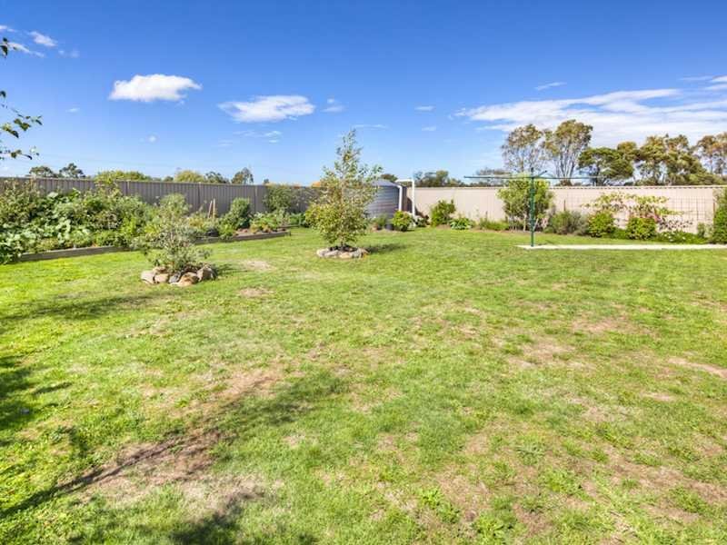 6 Ilvia Way SEBASTOPOL 11