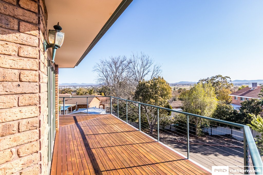 6 Jacaranda Place TAMWORTH 4