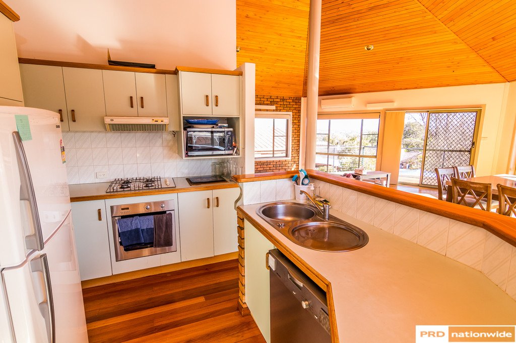 6 Jacaranda Place TAMWORTH 9