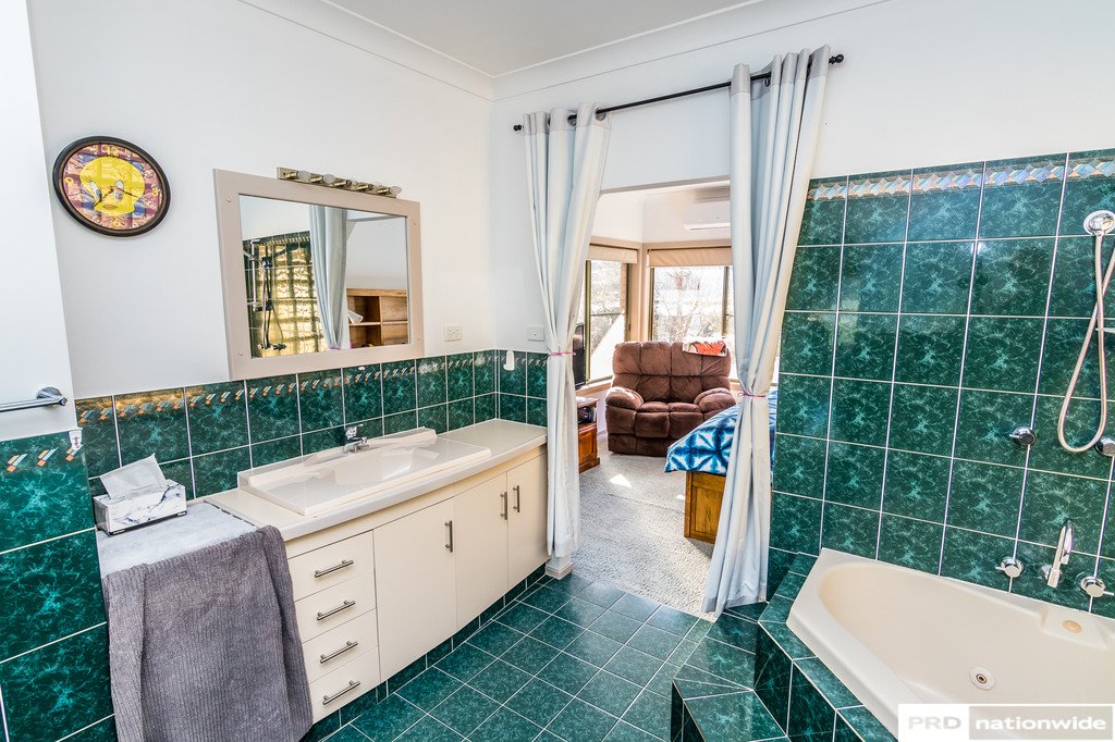 6 Jacaranda Place TAMWORTH 12