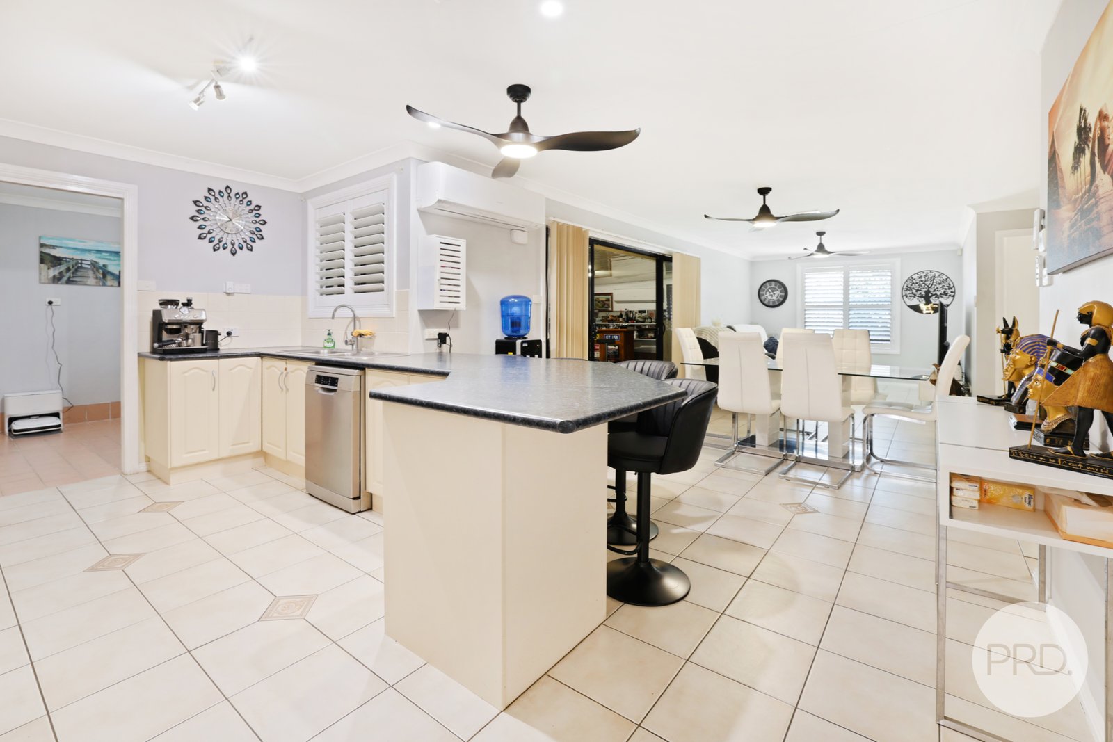 6 James Place TAMWORTH 10