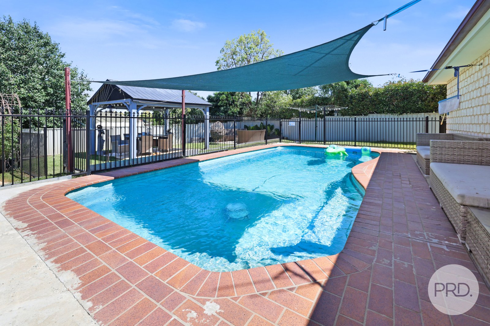 6 James Place TAMWORTH 19